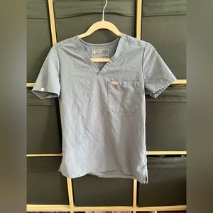 FIGS SCRUB SET, xs top and xs-petite jogger pants